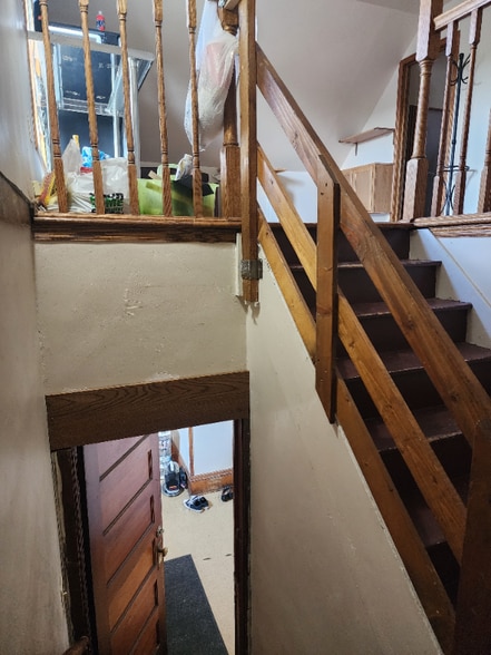 Building Photo - 750 Geranium Ave E