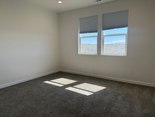 Building Photo - 505 N 80th Ave