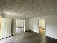 Building Photo - 2 Bedroom 1 Bath with All New Interior