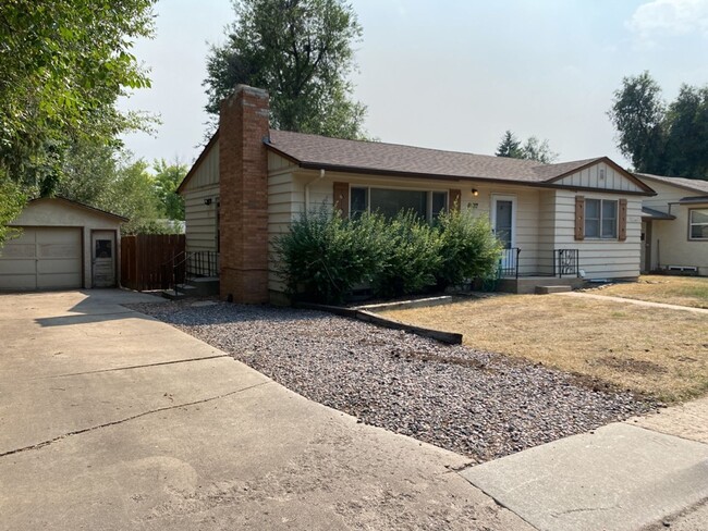 Building Photo - STUDENTS WELCOME! Ranch Home w/ Finished B...