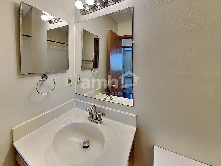 Building Photo - 3008 Old Warson Dr