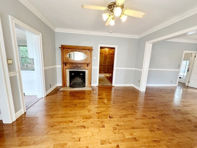 Building Photo - Beautiful 3 BR 1.5 BA Leominster SFH