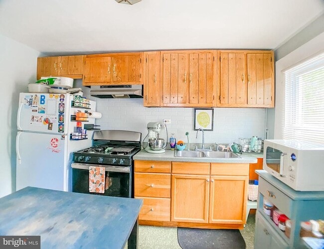 Building Photo - 227 N Main St