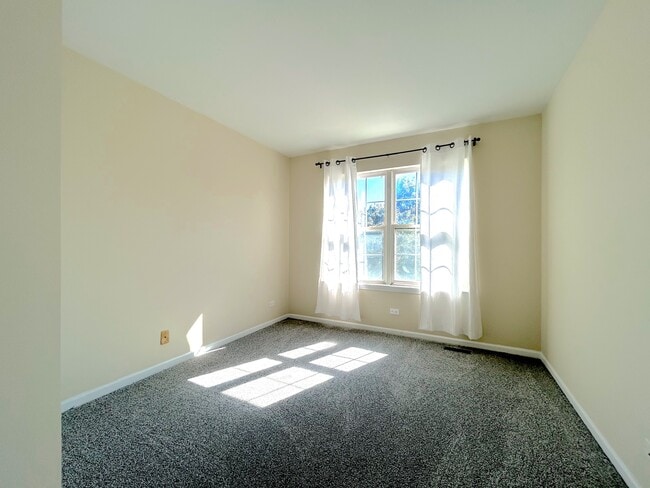 Building Photo - 2223 Periwinkle Ln