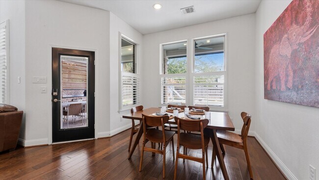 Building Photo - 14 Whispering Thicket Pl