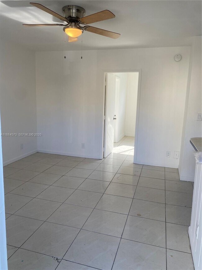 Building Photo - 479 SW 3rd St