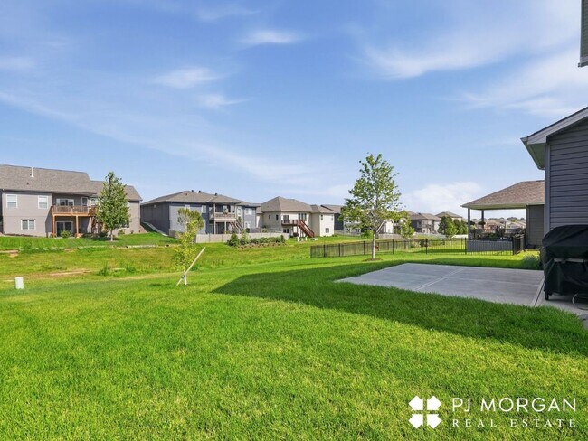 Building Photo - 4 Bedroom Elkhorn Rental Home with Modern Kitchen and Ample Storage