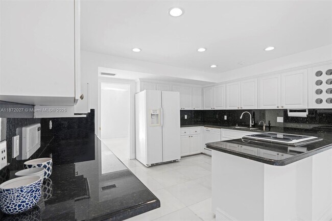 Building Photo - 6795-6793 Brookline Dr