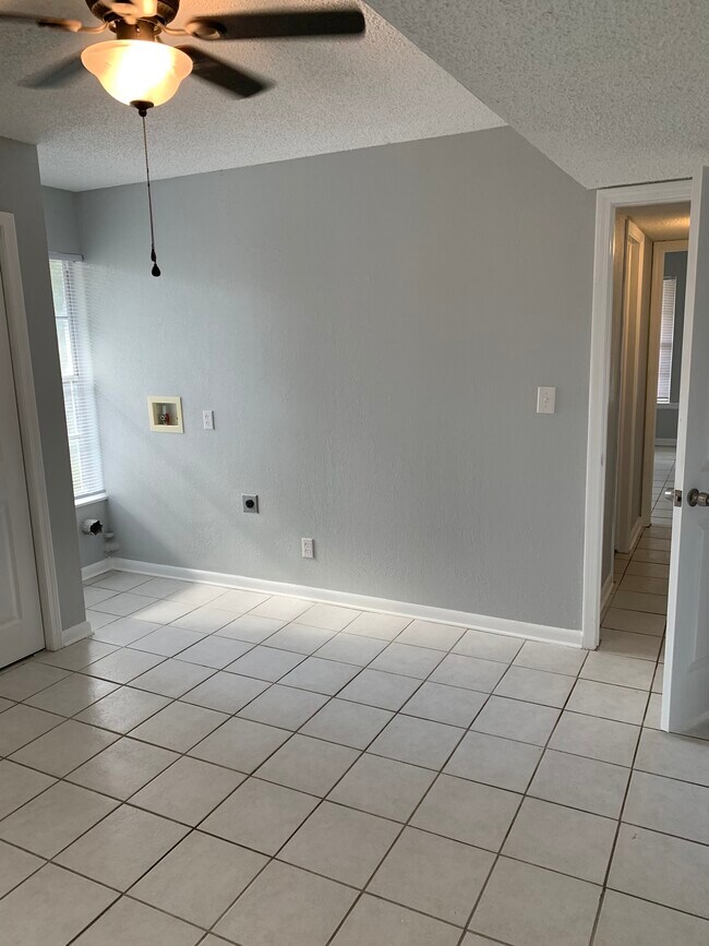 w/d hookups. office or bedroom #2 - 3877 Herschel St