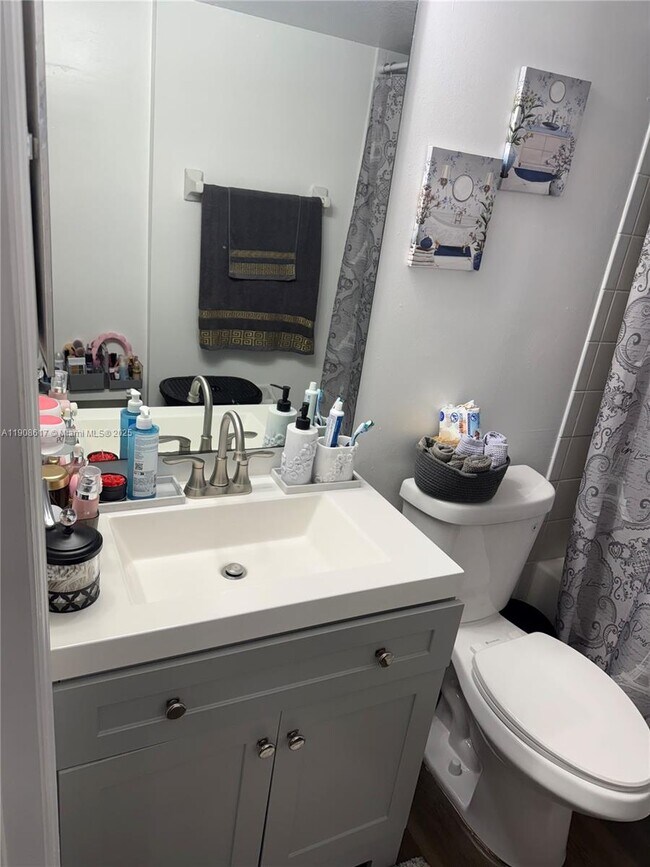 Building Photo - 1271 SE 28th Ct