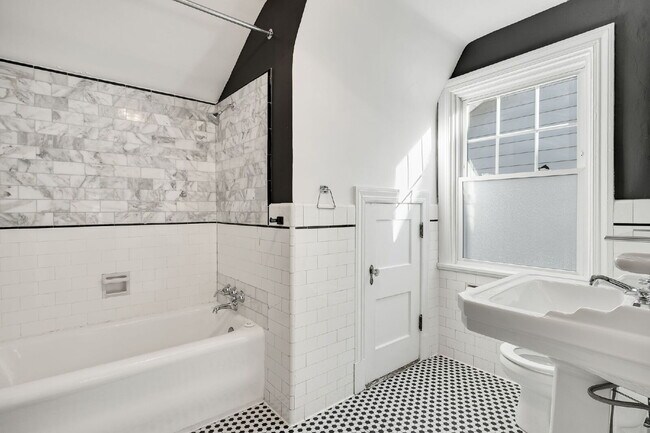 Building Photo - Standout 3-bed, 1.5-bath 1930s Richmond home full of vintage charm