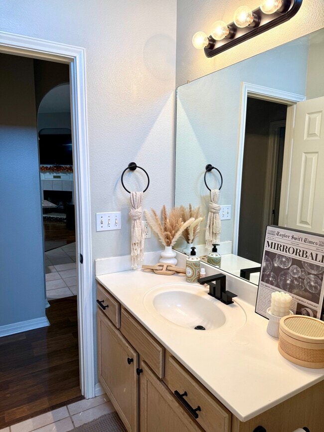 Building Photo - 1353 Pecan Ridge