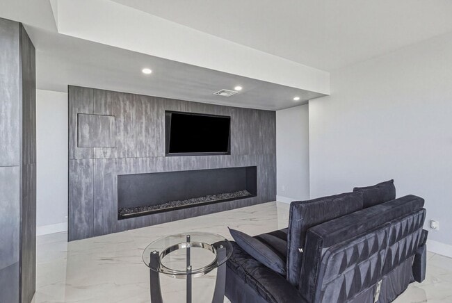 Building Photo - 3111 Bel Air Dr