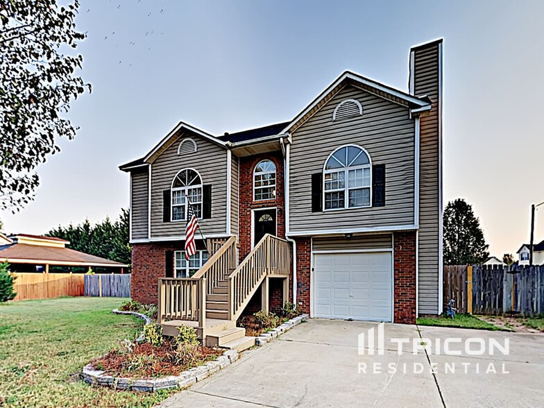 Building Photo - 4410 Fawnbrook Ave SW