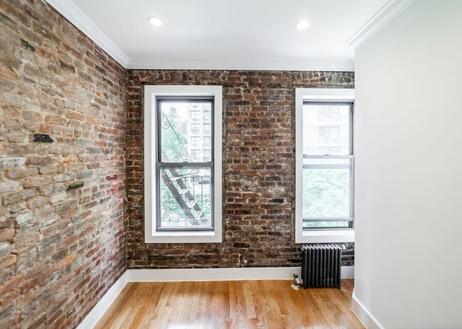 Interior Photo - 309 East 75th Street