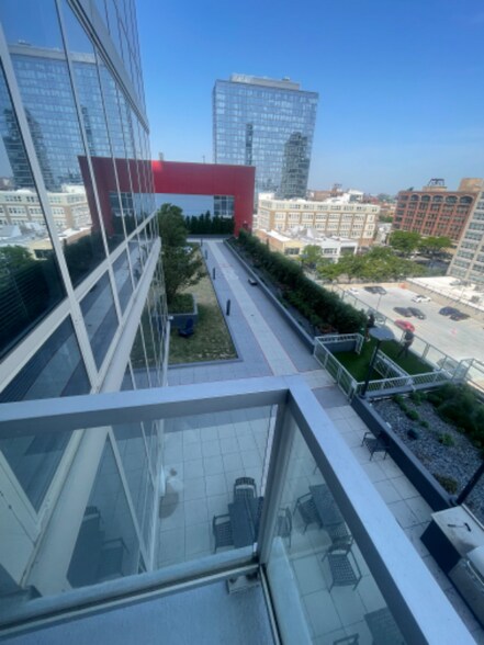Primary Photo - 142 E Cermak Rd