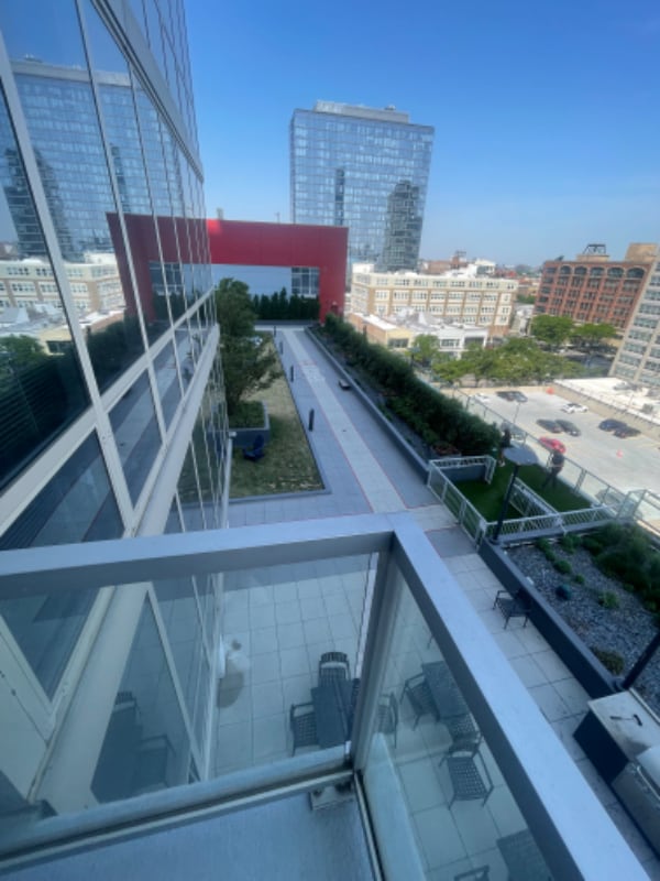 Building Photo - 142 E Cermak Rd