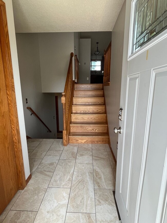 Building Photo - Beautifully Updated 4-Bed Home in Prime NW Location!