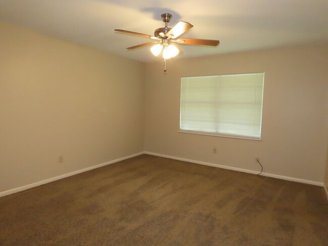 Building Photo - Handsome 3 Bedroom, 2 Bath Home in South T...