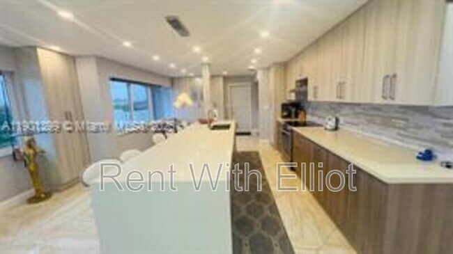 Primary Photo - 329 SE 3rd St