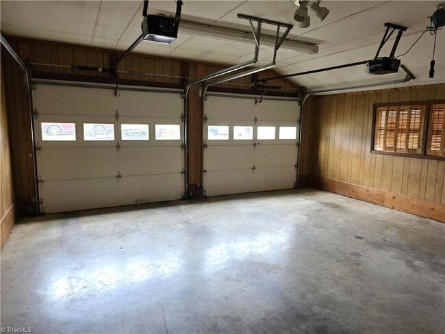 Building Photo - 1085 Brown Rd