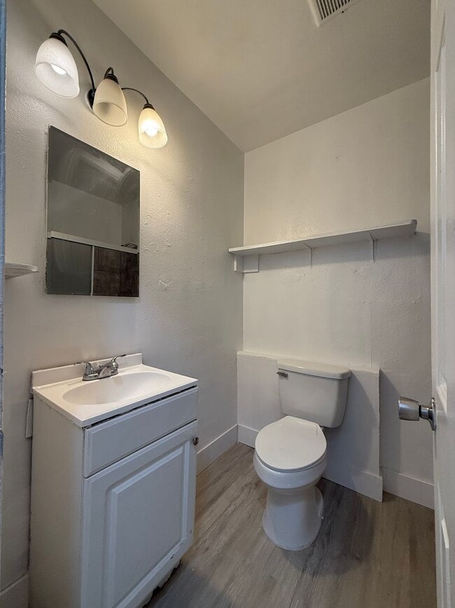 Building Photo - 2 bedroom apartment for rent