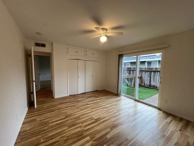 Building Photo - 371 Jamaica St