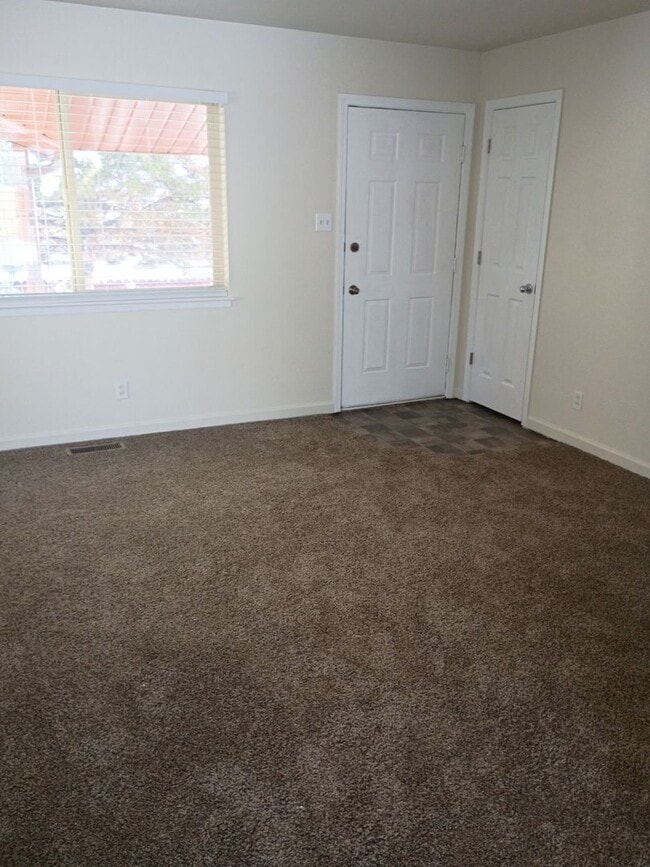 Building Photo - 3225 Lucerne Way