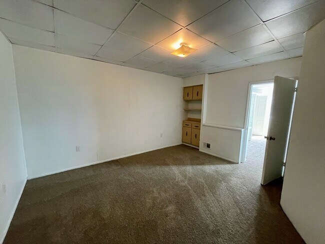 Building Photo - 4 bed 3 bath - Brighton Heights - HUGE house, large rooms, spacious kitchen