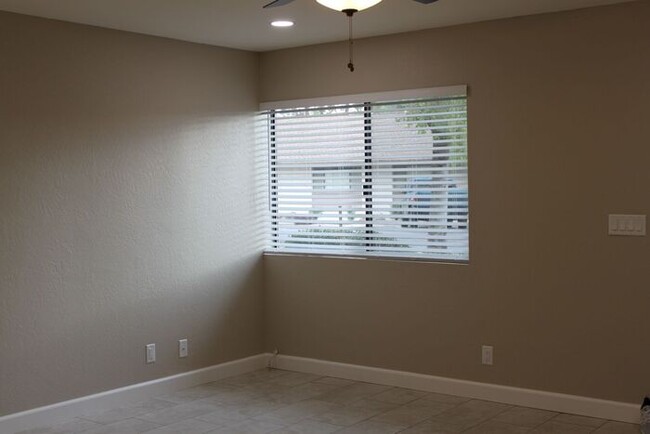 Building Photo - Beautiful Condo with two Master Suites!
