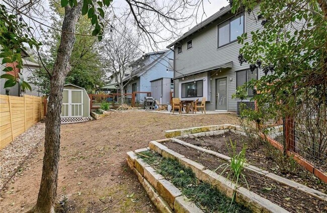 Building Photo - 3505 Villa Ct