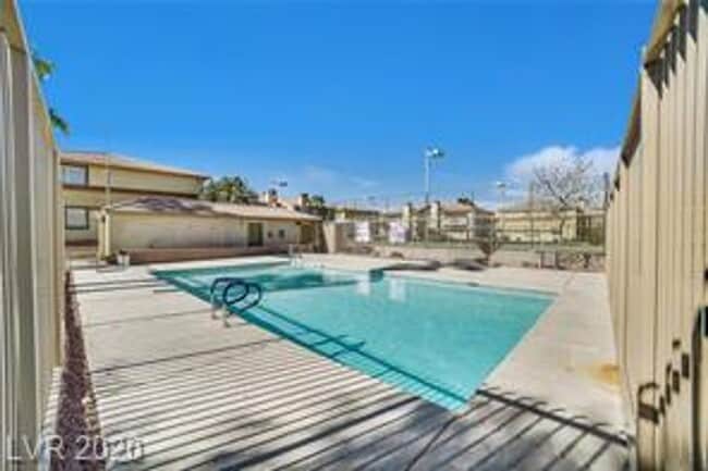 Building Photo - COZY 1 BED + 1 BATH FIRST FLOOR CONDO UNIT