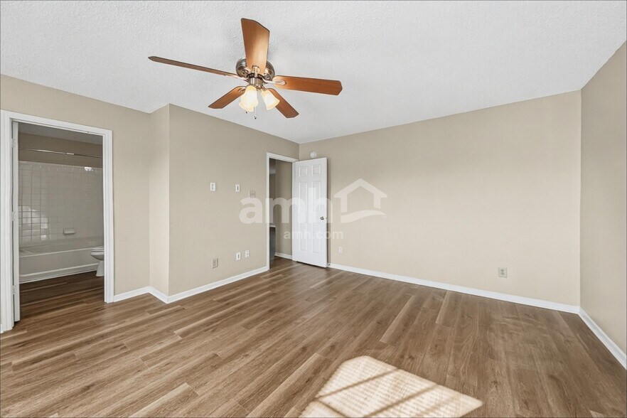 Building Photo - 6711 Earlswood Dr