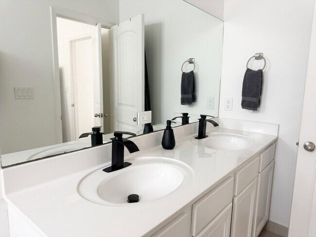Building Photo - 1091 NW 33rd St