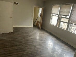 Building Photo - 2421 S 5th Pl