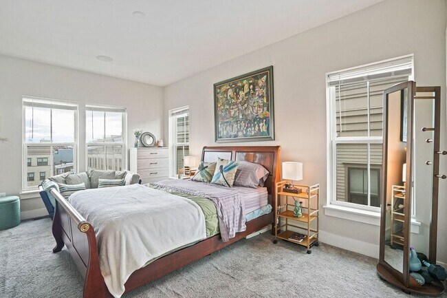 Building Photo - 820 Fern Pl NW