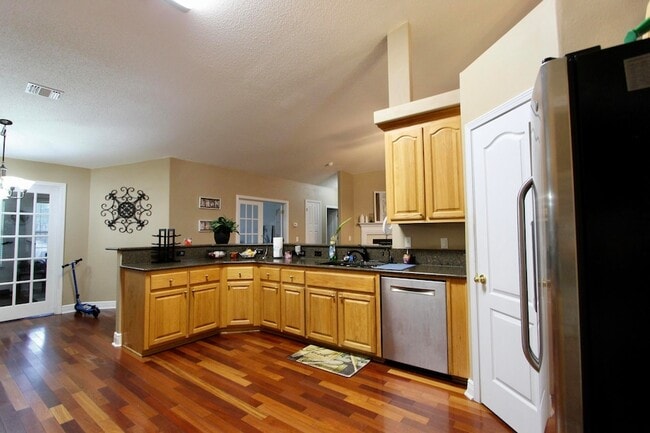 Building Photo - 624 Territory Ln