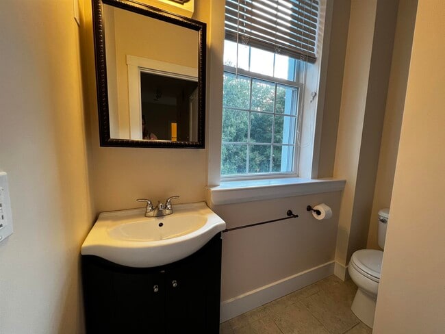 Building Photo - 9 Forest St