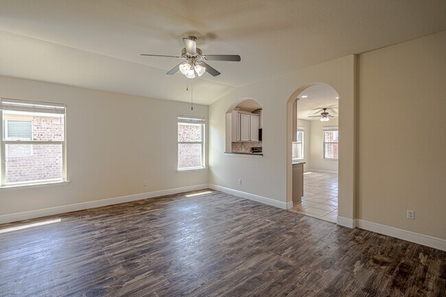 Building Photo - 121 Hematite Ln