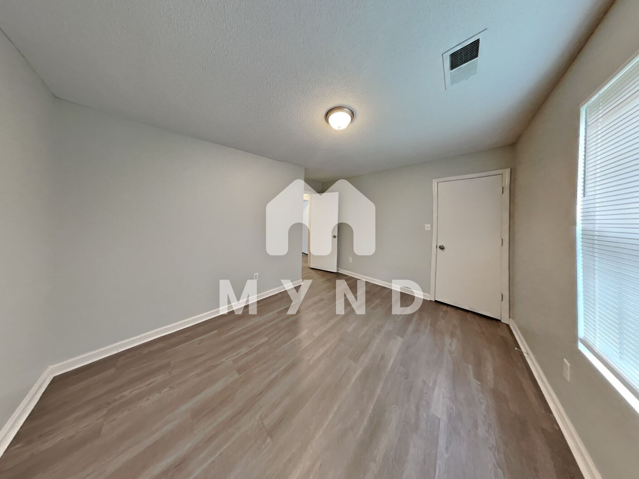 Building Photo - 4828 Royal Run Dr