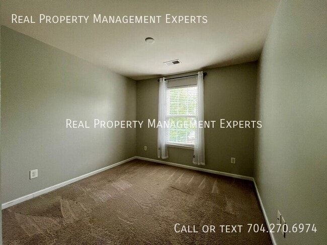 Building Photo - 6564 Hasley Woods Dr