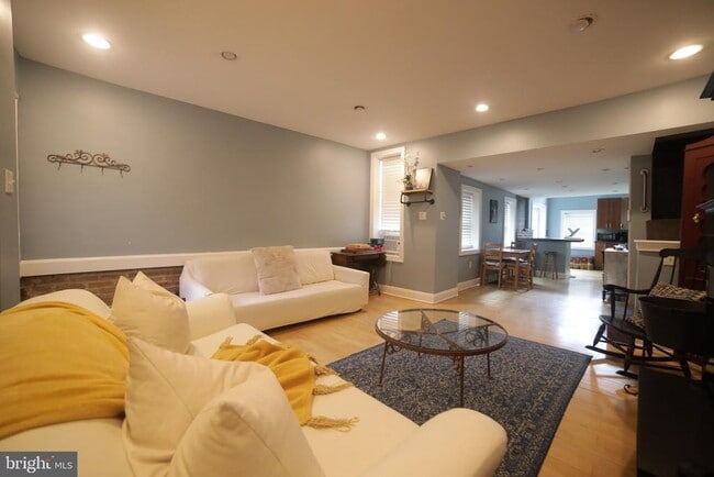 Building Photo - 908 New Market St