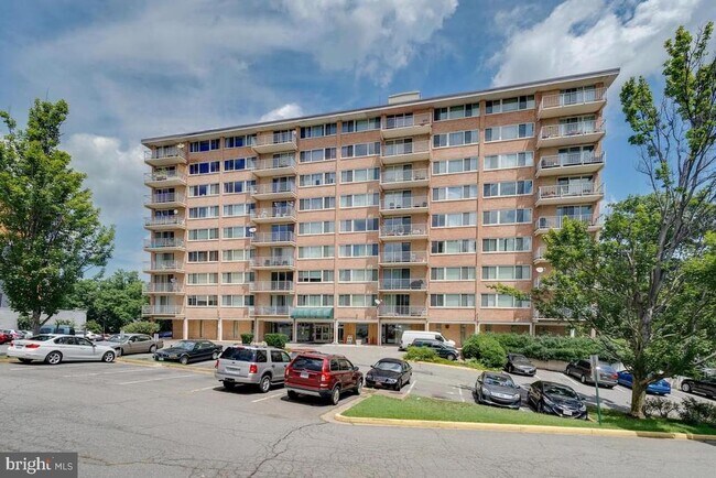 Building Photo - 4520 King St
