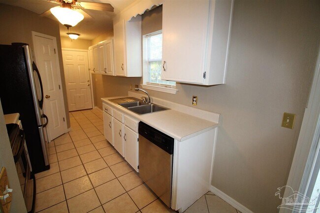 Building Photo - 5719 Cacica St