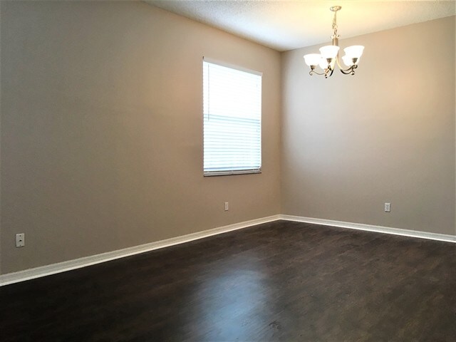 Building Photo - 443 Sand Ridge Dr