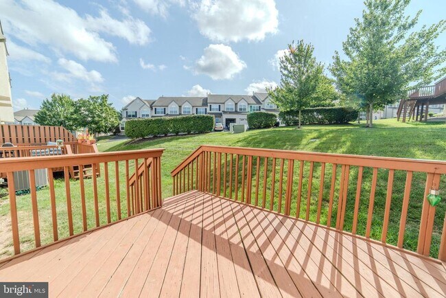 Building Photo - 651 Fawn Cir