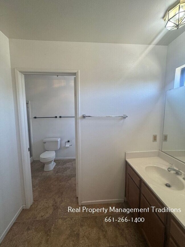 Building Photo - 4 + 3 Pool Home in West Lancaster