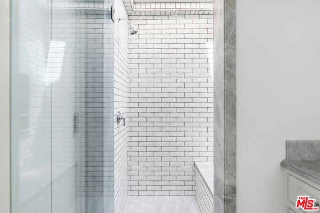 Building Photo - 152 S Camden Dr