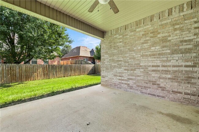 Building Photo - 4402 SW Alfalfa Ave