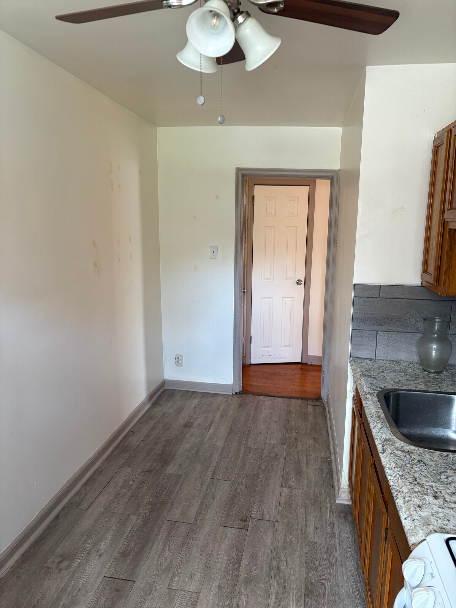 Building Photo - 1621 Murdoch Rd